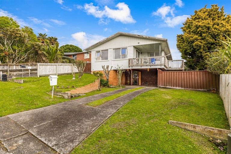 Photo of property in 18 Lilburn Crescent, Massey, Auckland, 0614