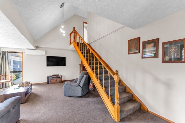 Photo of property in 10 Rowanwood Close, Halswell, Christchurch, 8025