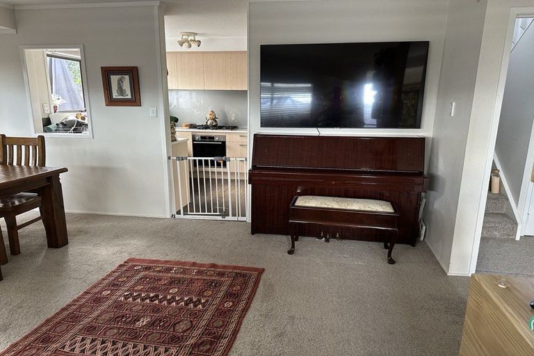 Photo of property in 1/324 Glenfield Road, Glenfield, Auckland, 0629