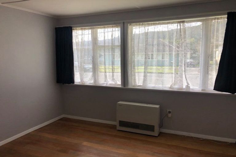 Photo of property in 380 George Street, Stokes Valley, Lower Hutt, 5019