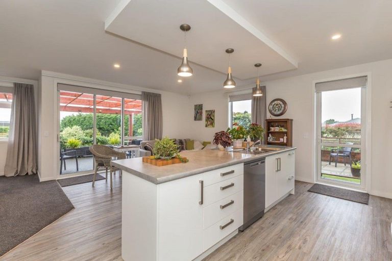 Photo of property in 9 Waipuna Grove, Levin, 5571