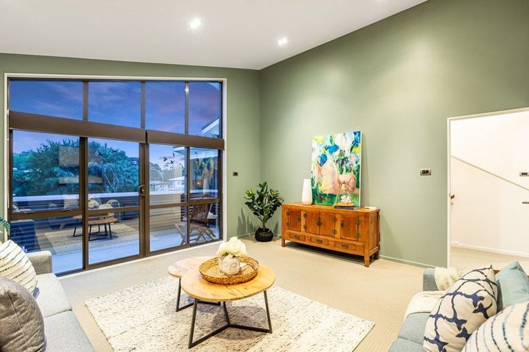 Photo of property in 37 Navigation Drive, Whitby, Porirua, 5024