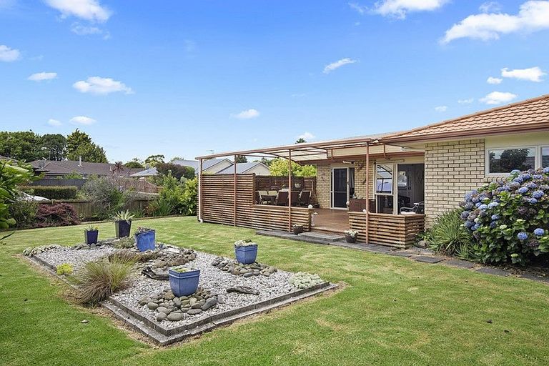 Photo of property in 6 Ernest Shackleton Place, Waiuku, 2123