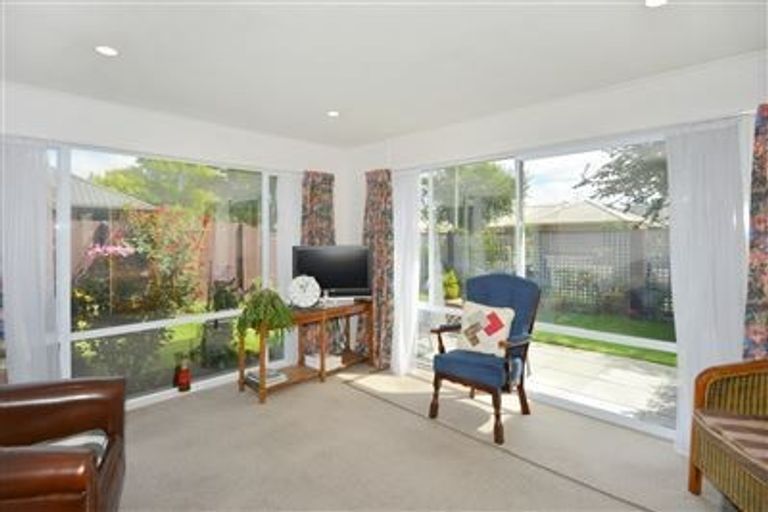 Photo of property in 2 Thoresby Mews, Avonhead, Christchurch, 8042