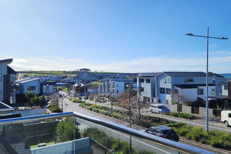 Photo of property in 66c Te Oneroa Way, Long Bay, Auckland, 0630