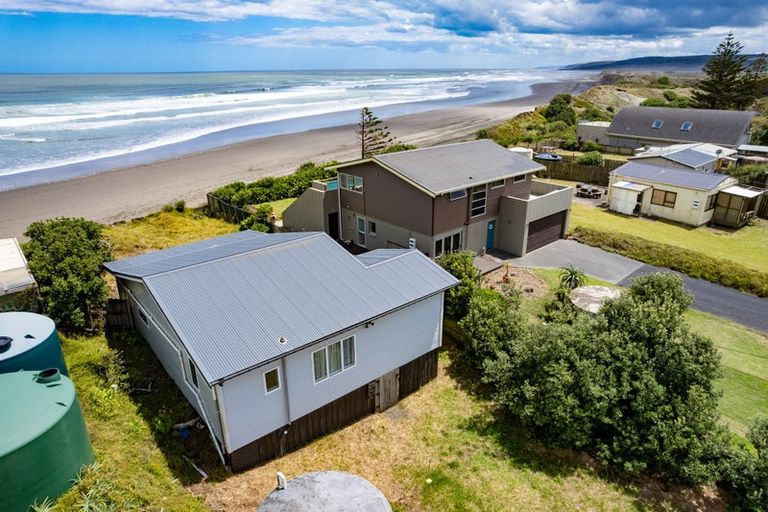 Photo of property in 21 Ocean View Road, Port Waikato, 2695