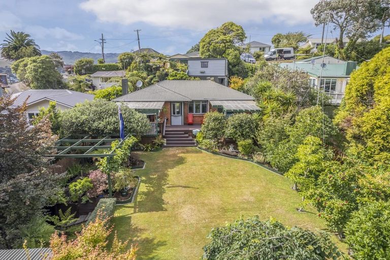 Photo of property in 8 Woodstock Terrace, Tawa, Wellington, 5028