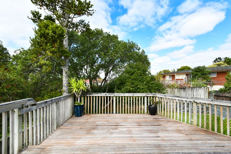 Photo of property in 20 Hartley Terrace, Massey, Auckland, 0614