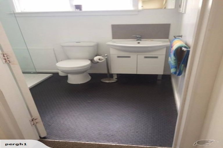 Photo of property in 1/124 Wairakei Road, Bryndwr, Christchurch, 8053