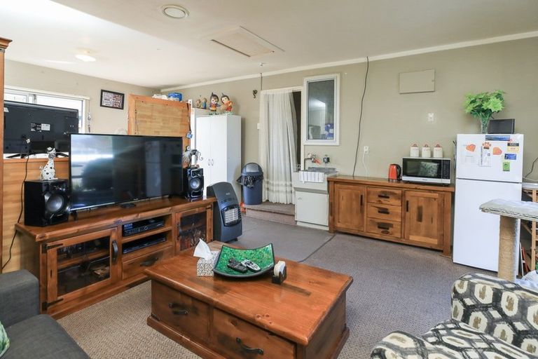 Photo of property in 12 Burrows Place, Frankton, Hamilton, 3204