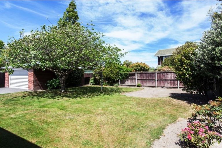 Photo of property in 42 Grahams Road, Ilam, Christchurch, 8041