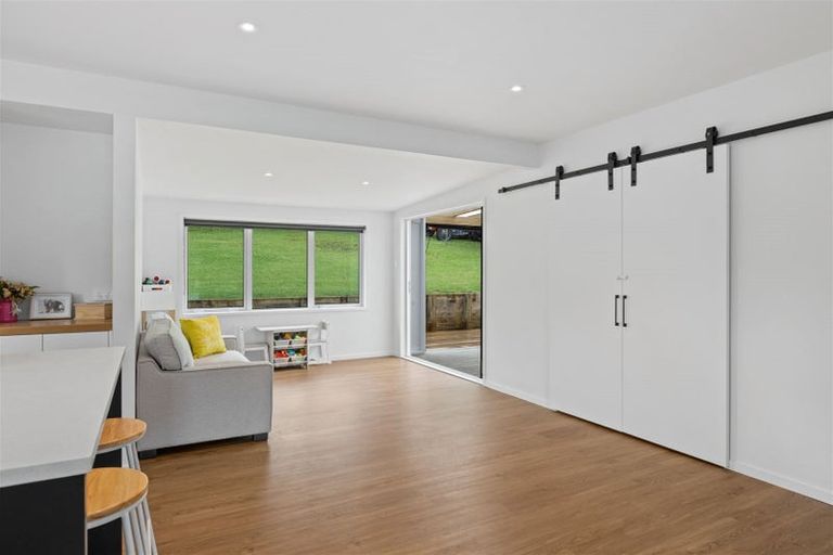 Photo of property in 16 William Hadlow Place, Hatfields Beach, Orewa, 0931