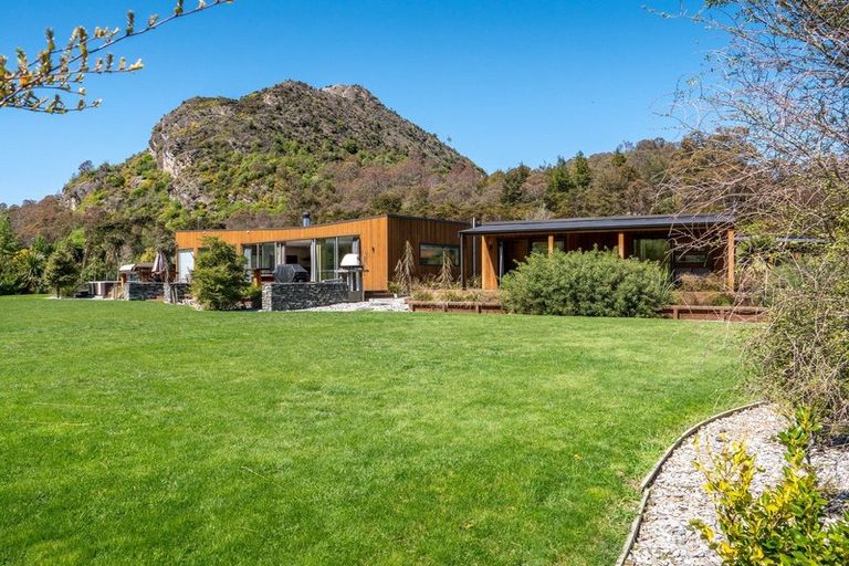 Photo of property in 46 Tui Drive, Mount Creighton, Queenstown, 9371