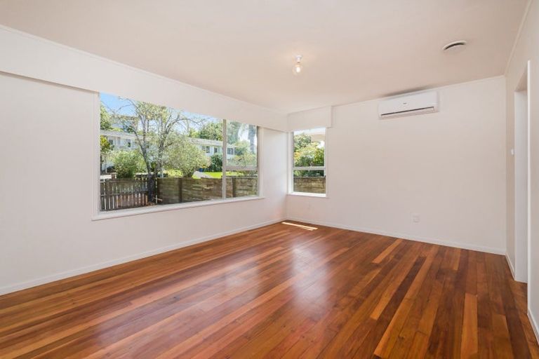 Photo of property in 13 Normanton Street, Glenfield, Auckland, 0629