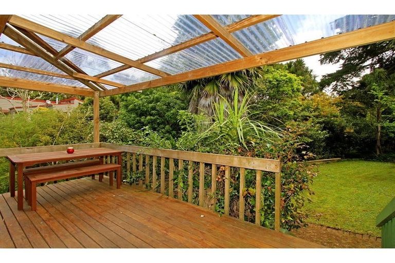 Photo of property in 2/1 Flavia Close, Torbay, Auckland, 0630