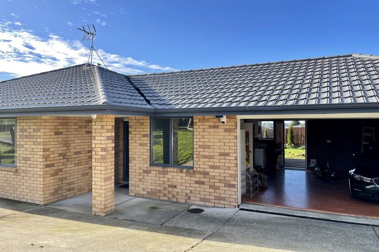 Photo of property in 1 Summerland Drive, Henderson, Auckland, 0612