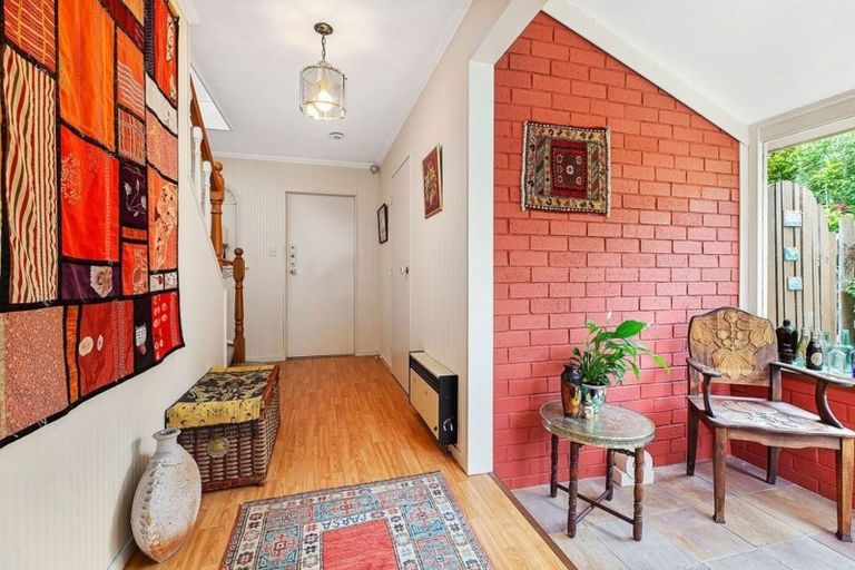 Photo of property in 35 Fyvie Avenue, Tawa, Wellington, 5028