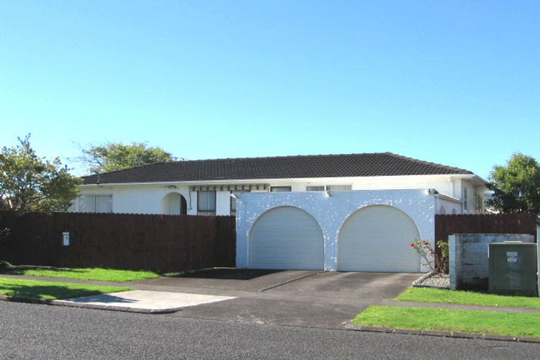 Photo of property in 2 Minaret Drive, Bucklands Beach, Auckland, 2014