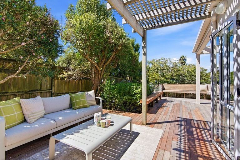 Photo of property in 2/99 Hebron Road, Waiake, Auckland, 0630