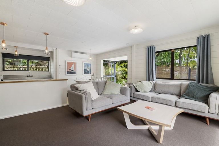 Photo of property in 2/71 Saddleback Rise, Murrays Bay, Auckland, 0630
