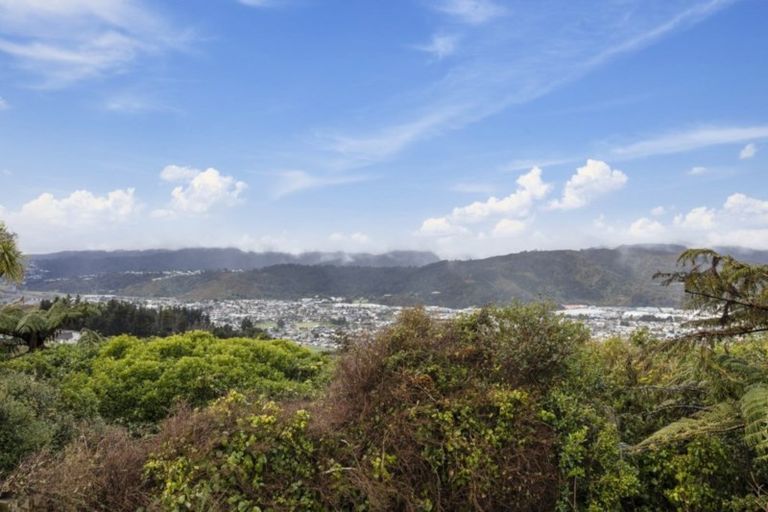 Photo of property in 6 Owaka Close, Kelson, Lower Hutt, 5010