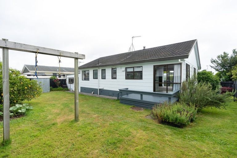 Photo of property in 2 Millar Place, Nawton, Hamilton, 3200