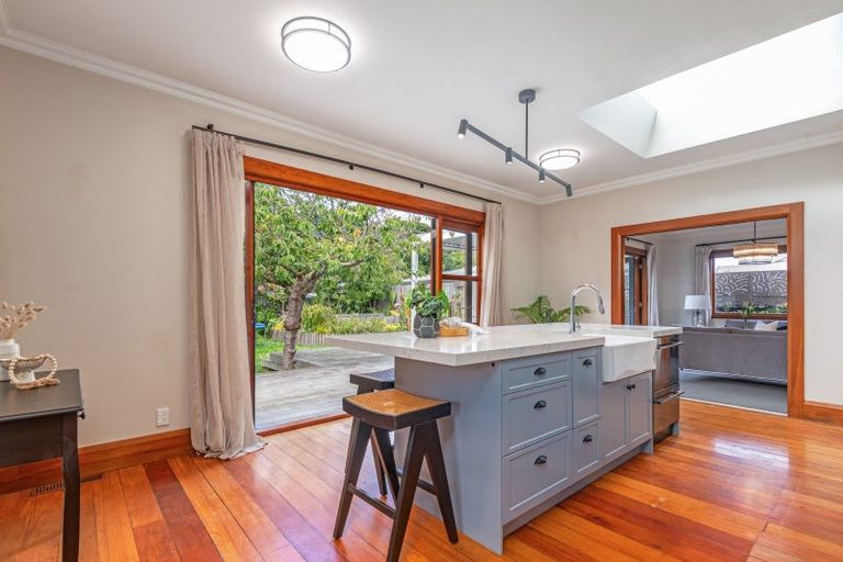 Photo of property in 10 Saint Johns Avenue, Palmerston North, 4414