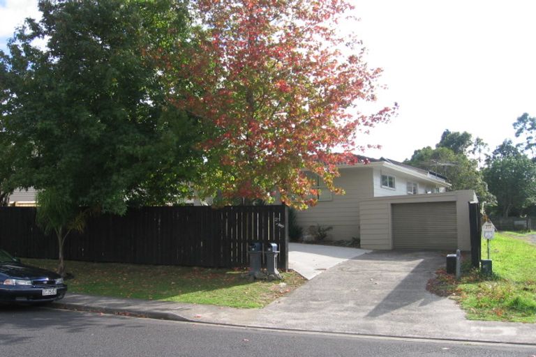 Photo of property in 21 Normanton Street, Glenfield, Auckland, 0629