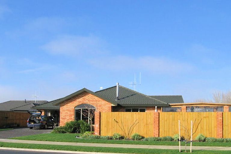 Photo of property in 14 Coleraine Drive, Rototuna, Hamilton, 3210