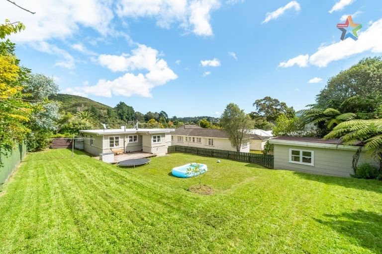 Photo of property in 77 Horoeka Street, Stokes Valley, Lower Hutt, 5019