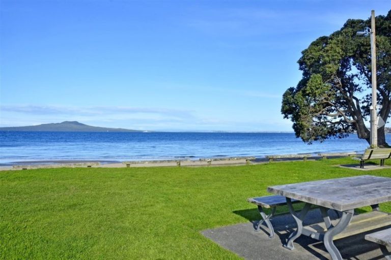 Photo of property in 1b Peter Terrace, Castor Bay, Auckland, 0620