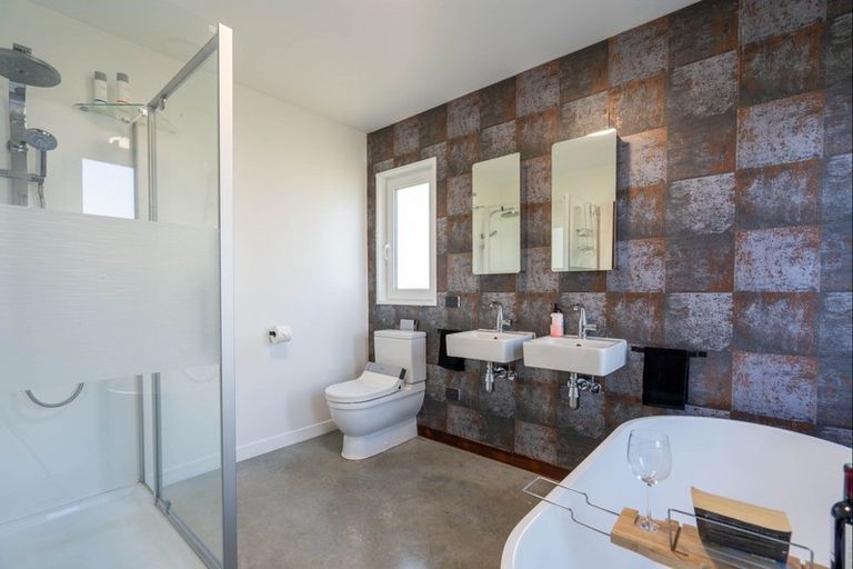 Photo of property in 12 Mahia Lane, Waikanae, 5036