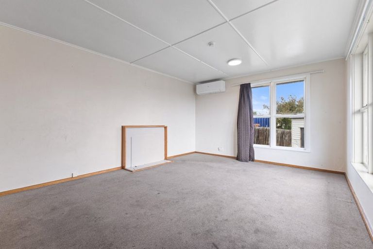 Photo of property in 12 Mattingley Street, Aranui, Christchurch, 8061