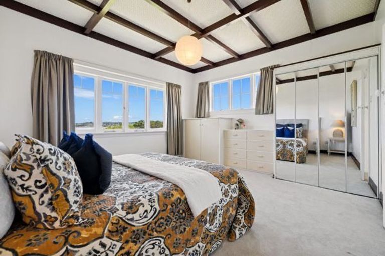 Photo of property in 3 Marine Terrace, Bayswater, Auckland, 0622