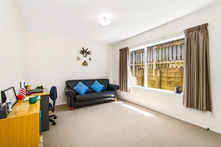 Photo of property in 9 Tararua Close, Aotea, Porirua, 5024