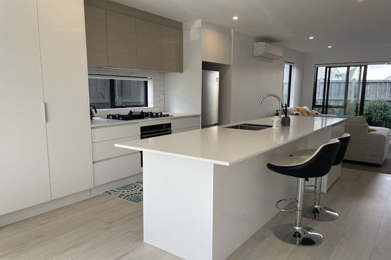 Photo of property in 8 Rauriki Lane, Rosehill, Papakura, 2113