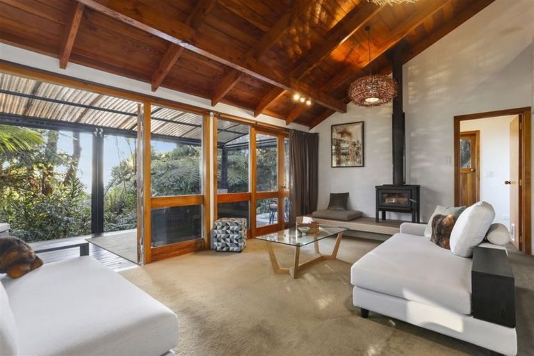 Photo of property in 128 Opanuku Road, Henderson Valley, Auckland, 0612