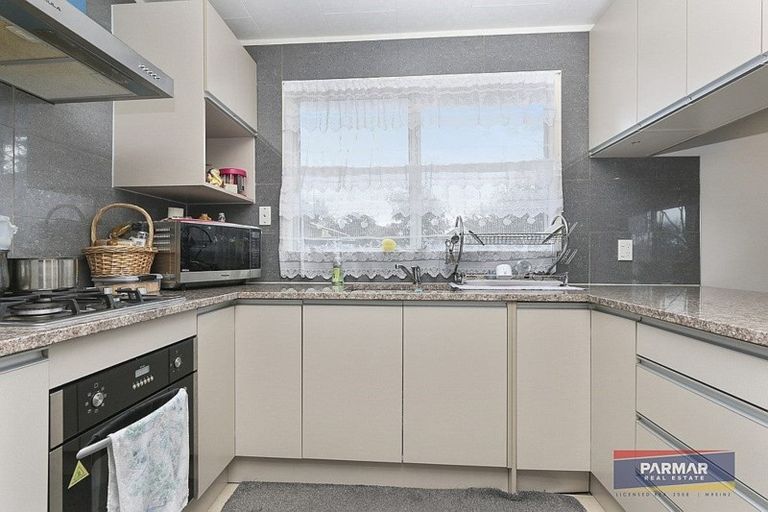 Photo of property in 64 Reynella Drive, Massey, Auckland, 0614