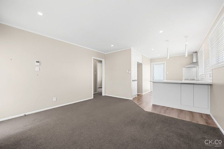 Photo of property in 1/12 Poplar Grove, Ebdentown, Upper Hutt, 5018