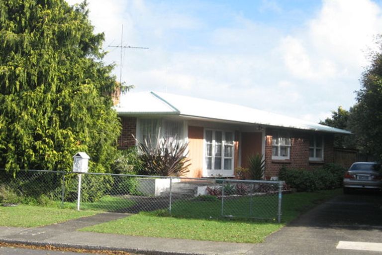 Photo of property in 8 Mckean Avenue, Manurewa, Auckland, 2102