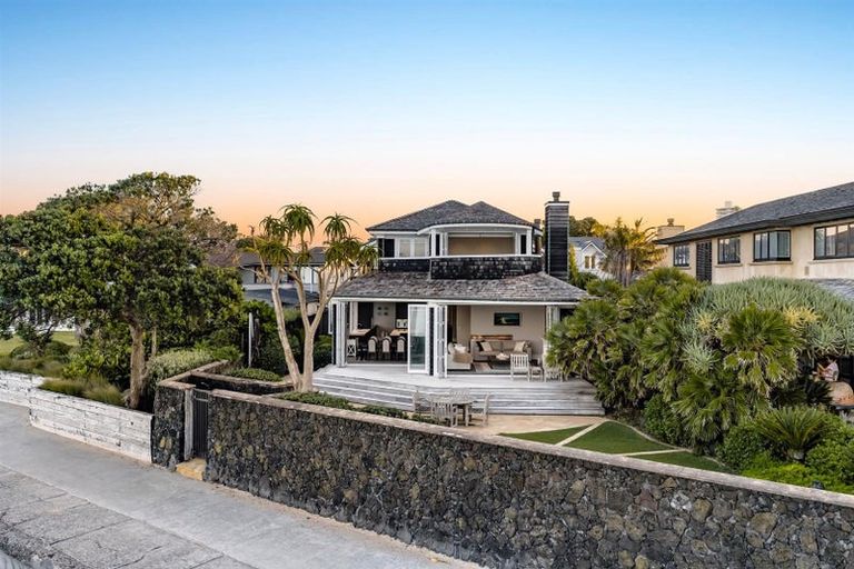 Photo of property in 27 Muritai Road, Milford, Auckland, 0620