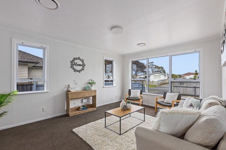 Photo of property in 29 Lavinia Crescent, Mangere East, Auckland, 2024