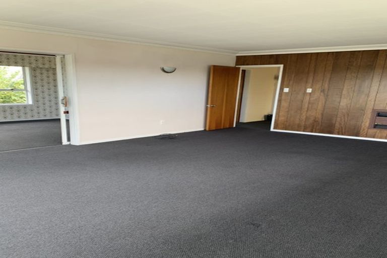 Photo of property in 4206 Great North Road, Glendene, Auckland, 0602