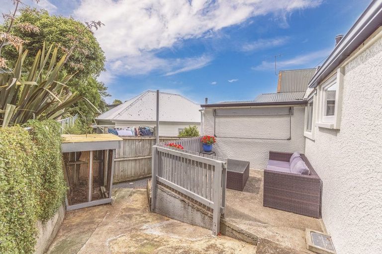 Photo of property in 24 Voelas Road, Lyttelton, 8082