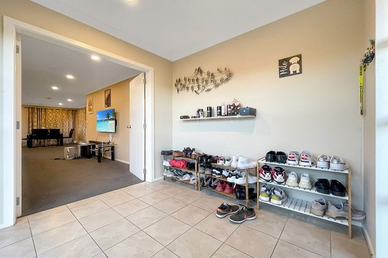 Photo of property in 12 Frankie Stevens Place, Riverstone Terraces, Upper Hutt, 5018