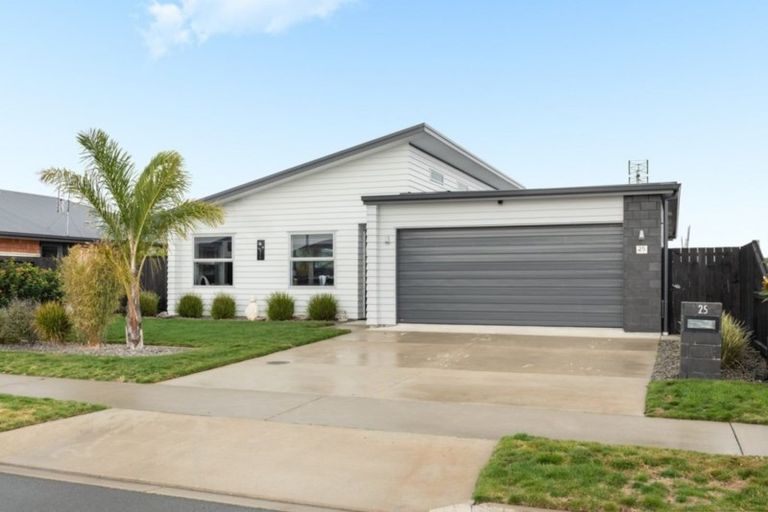 Photo of property in 25 Kamahi Crescent, Papamoa Beach, Papamoa, 3118