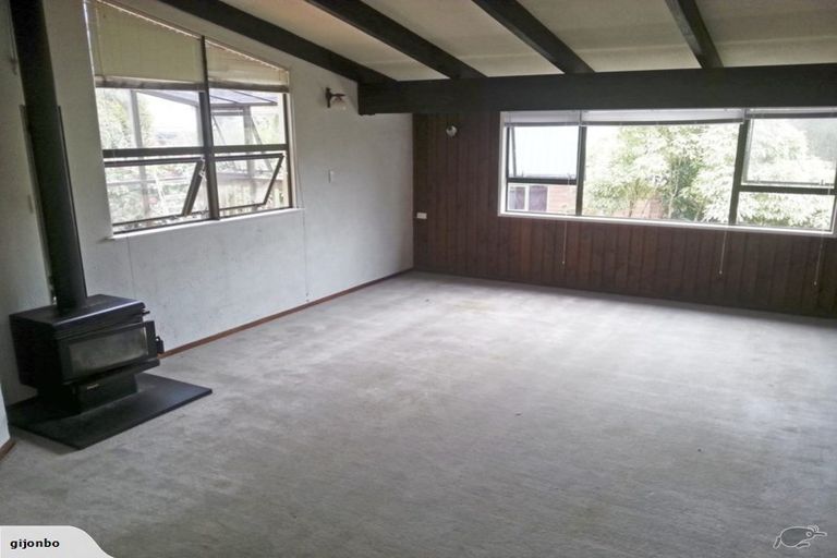 Photo of property in 57 Cron Avenue, Te Atatu South, Auckland, 0610