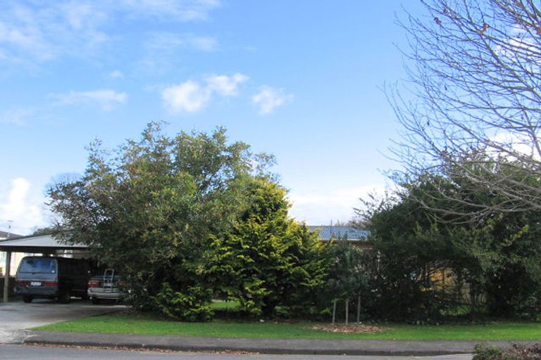 Photo of property in 18 Peachgrove Road, Te Atatu Peninsula, Auckland, 0610