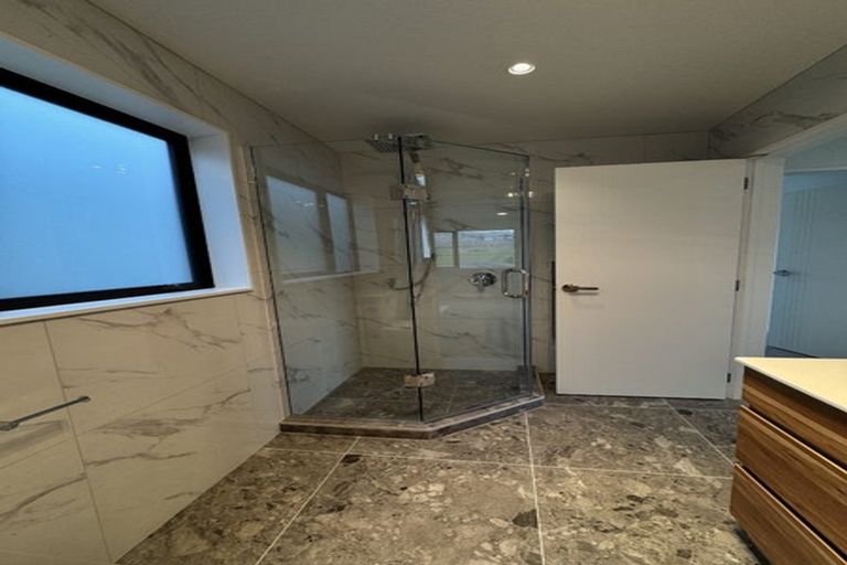 Photo of property in 17 Makenu Crescent, Wainui, 0992