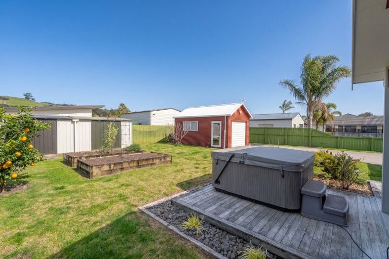 Photo of property in 24 Wells Place, Whitianga, 3510
